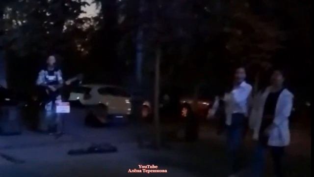АЛМАТЫ - город Мечты! Прогулка по ночному городу/Уличные музыканты и красота ночного города АЛМАТЫ/