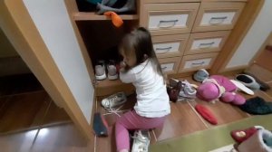Маленькие дети любят примерять обувь #маленькиедети #alisa