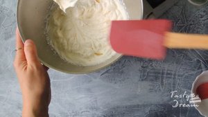 Обалденный сливочно-малиновый торт муссовый/Creamy raspberry mousse cake.