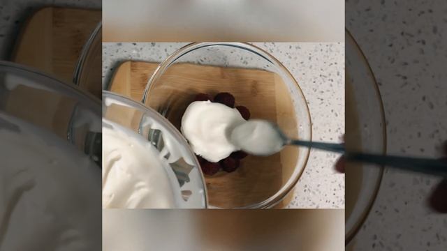 Qaymaqlı kremli meyvə salatı. Фруктовый салат со взбитыми сливками. Whipped cream fruit salad смотреть онлайн