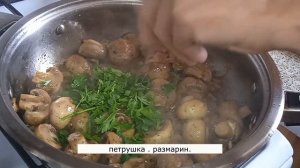 Жаренные шампиньоны с картошкой/простой и вкусный рецепт .
