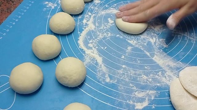 Чебуреки: САМЫЙ простой и удачный рецепт теста на чебуреки! Сочные, хрустящие и пузырчатые чебуреки смотреть онлайн