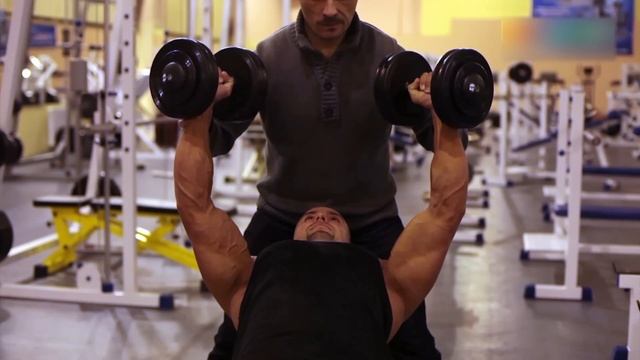 Разведение гантелей смотреть онлайн