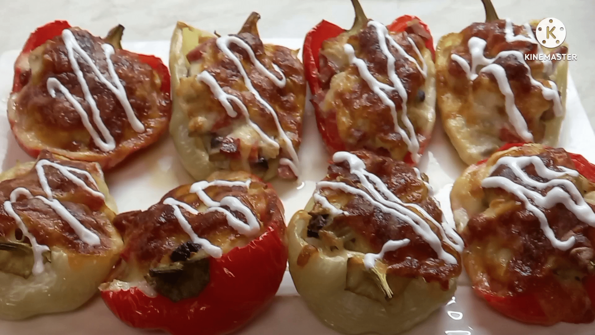 Запеченный в духовке болгарский перец с начинкой.