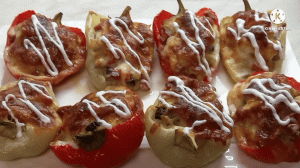 Запеченный в духовке болгарский перец с начинкой.