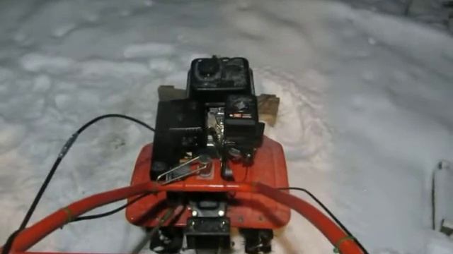 чистка снега на мотоблоке самодельной лопатой из дерева смотреть онлайн