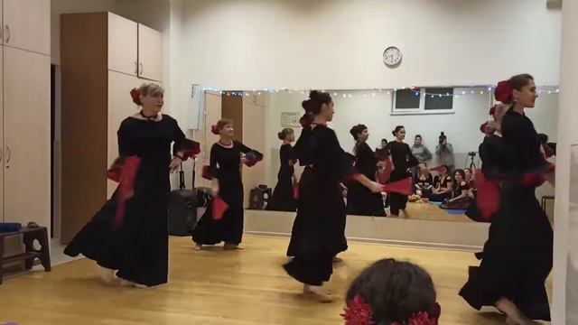 Стилизация фламенко с веером смотреть онлайн