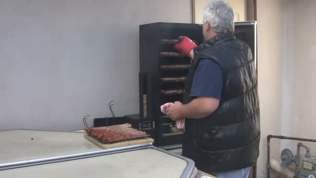 Smoking Homemade European Style Sausages in a Bradley 6-rack Digital Smoker смотреть онлайн