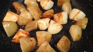 Теплый картофельный салат с авокадо