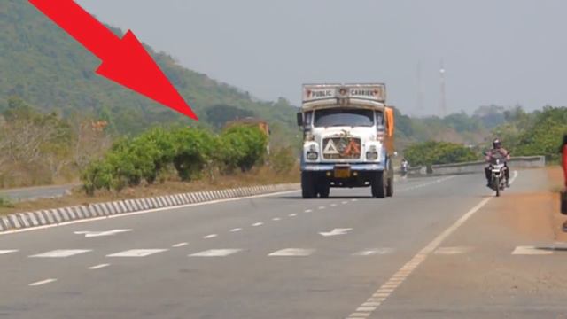 ЖУТКИЙ ПРИЗРАК НА ДОРОГЕ СНЯТЫЙ НА КАМЕРУ смотреть онлайн