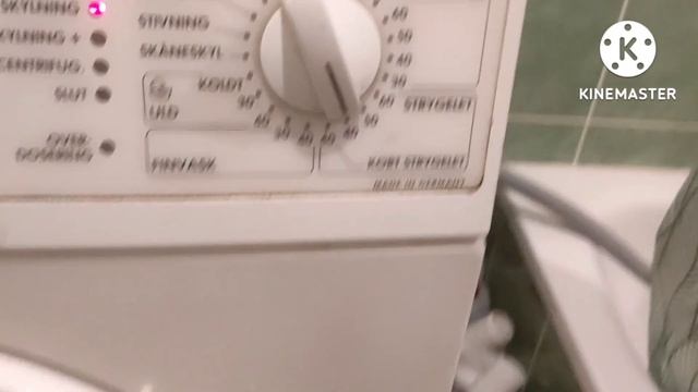 Стирка черного. Strygelet(Синтетика) 40 градусов 900 об мин. Функции Plettet toj(Пятна). AEG 73630 смотреть онлайн