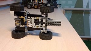 Очень маленькая скоростная ЛЕГО машинка