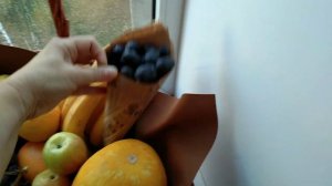 Корзина с фруктами на день рождения.