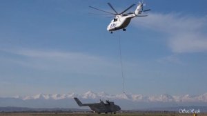Ми-26 поднимает Ми-26. Аэропорт Джамбул-Тараз в мае 2012.