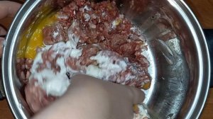 Котлеты в духовке, всегда получаются мягкие сочные, благодаря всего 2 продуктам