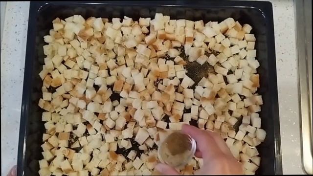 Сухарики в домашних условиях, батон в духовке для салата