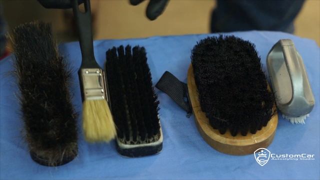 Какие щетки использовать для химчистки салона автомобиля.