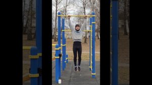 Какое колличество повторений в подходах,необходимо выполнять чтобы много подтягиваться и отжиматься