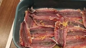 КАК ЗАПЕЧЬ СВЕЖУЮ КИЛЬКУ В ДУХОВКЕ. САМЫЙ ЛЁГКИЙ И ВКУСНЫЙ РЕЦЕПТ ЗАПЕКАНКИ ИЗ КИЛЬКИ