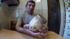 Хранение майского жука для рыбалки.