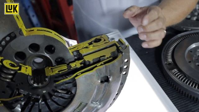 Barulho do volante bi massa do Fiat Toro смотреть онлайн