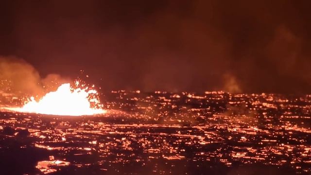 VOLCANO WALL BROKE! Lava got through the wall. Iceland Volcano, September 2021 смотреть онлайн