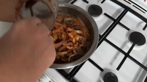 А БАБУШКА❤ ОКАЗЫВАЕТСЯ ГОТОВИЛА ПЛОВ- ЕСЛИ КОНСЕРВАЦИЯ ПЕРЕПЕРЧЕНАЯ