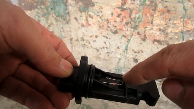 Датчик массового расхода воздуха (MAF). Проверка ,промывка . Ниссан Эльгранд. смотреть онлайн