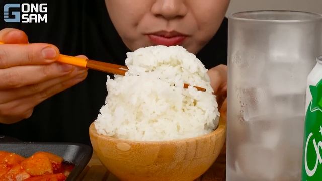 ASMR MUKBANG 직접 만든 순두부 진짬뽕 불닭 치킨먹방! 계란후라이 김치 & 레시피 FIRE NOODLES AND BULDAK CHICKEN EATING SOUND! смотреть онлайн