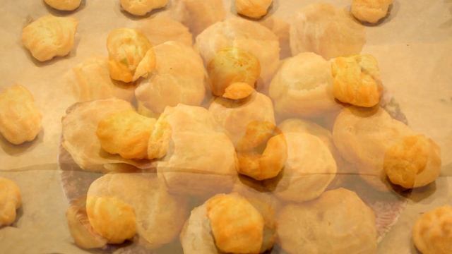 ДОМАШНІ ЕКЛЕРИ РЕЦЕПТ.ЕКЛЕРИ З СИРНИМ КРЕМОМ МАСКАРПОНЕ. смотреть онлайн