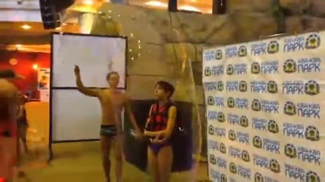 Шоу мыльных пузырей / погружение в мыльный пузырь (artmim.ru) смотреть онлайн