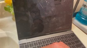 Apple MacBook 12" Model: A1534 - BROKEN SCREEN