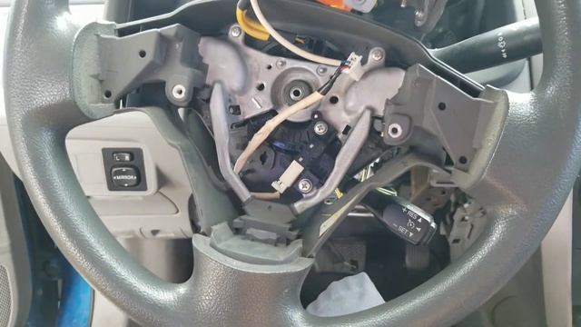 Cruise control not working? How to troubleshoot clock spring. 09 Toyota Corolla смотреть онлайн