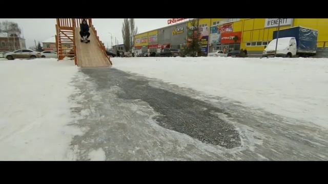 Лютый дрифтер на снегокате