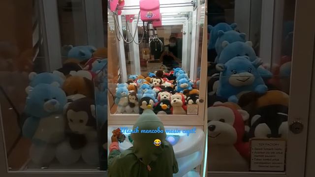 mesin capit | alma masih mencoba capit boneka | claw machine