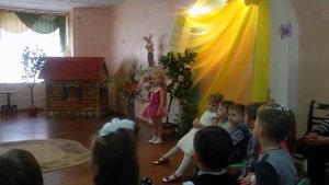 Стихи о семье читают дети 2 младшей группы.