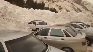 Avalanche in Azau on Elbrus 03/24/2018  Сход лавины на поляне Азау
