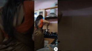 Hot Tango Aunty In Tight Saree???