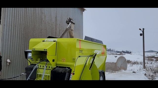Обновлённый измельчитель-кормораздатчик STORTI Boxer 120 МТ - первый запуск 2024 года