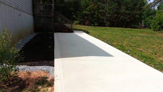 Рассыпает гравий на парковке лет 8 назад / Spreading gravel on my parking lot about 8 years ago . смотреть онлайн