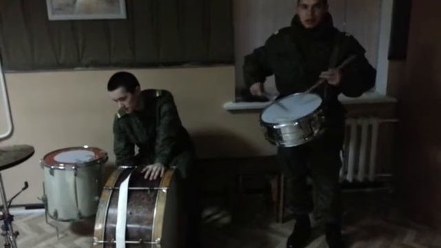 Начинающий Армейский Барабанщик смотреть онлайн