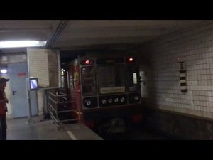Тематический поезд Красная стрела "Номерной” прибывает и отправляется со станции снято:30 08 2023г.