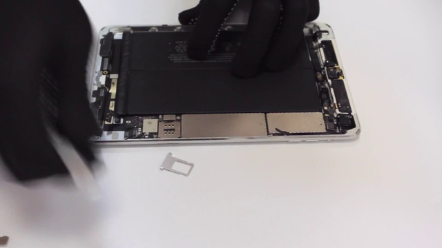 iPad mini 3  Как достать материнскую плату (Motherboard Replacement) смотреть онлайн