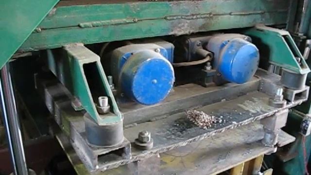 Виброизоляция траверсы пуансона.