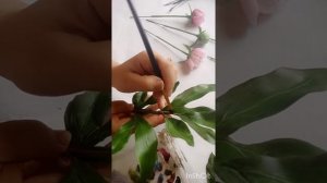 как тонировать лист пиона при сборке, добавить акценты, и оживить цветы из холодного фарфора.