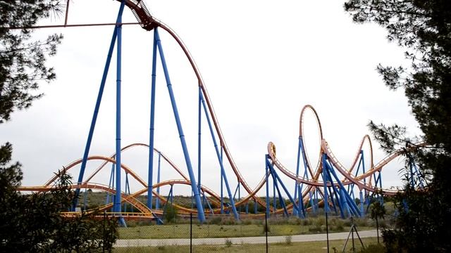 Парк Уорнер Бразерс в Мадриде смотреть онлайн