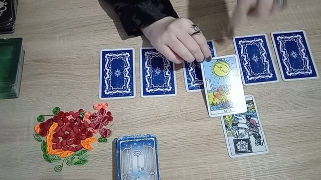 Любовный треугольник. Три варианта. Таро расклад.
