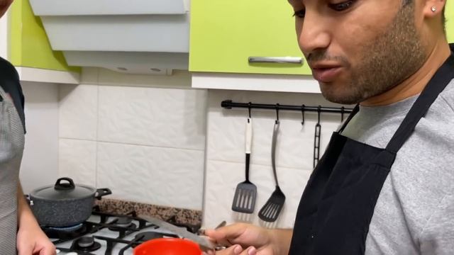 МУЖ ТУРОК ГОТОВИТ БАКЛАЖАНЫ С МЯСОМ. ПРОСТОЙ РЕЦЕПТ ВКУСНОГО УЖИНА
