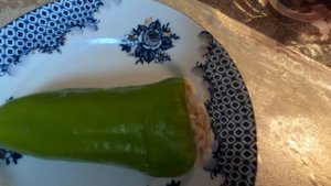 Перец фаршированный перловкой с курицей.