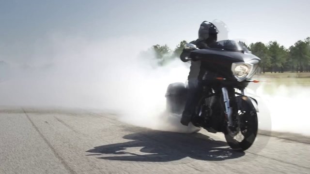 Дрифт на мотоцикле Victory Motorcycles